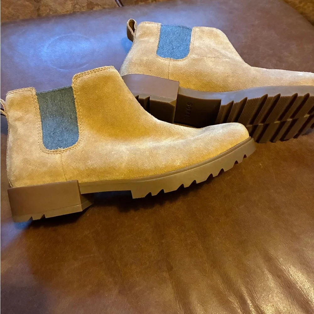 NWT Sorel Emelie II Tan Suede Chelsea Ankle Boots W7 - Picture 9 of 9